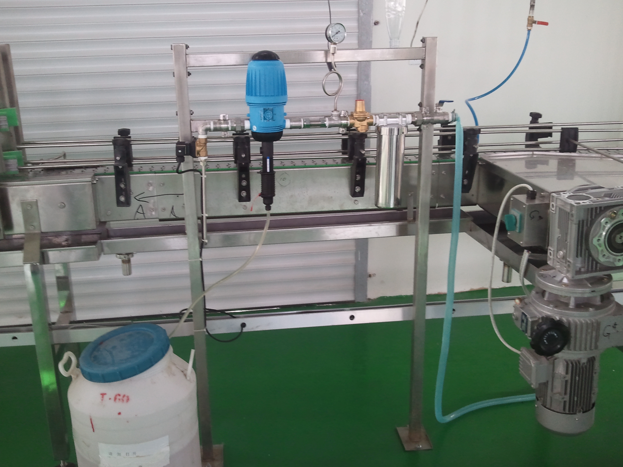 Lubrication system for the conveyor system