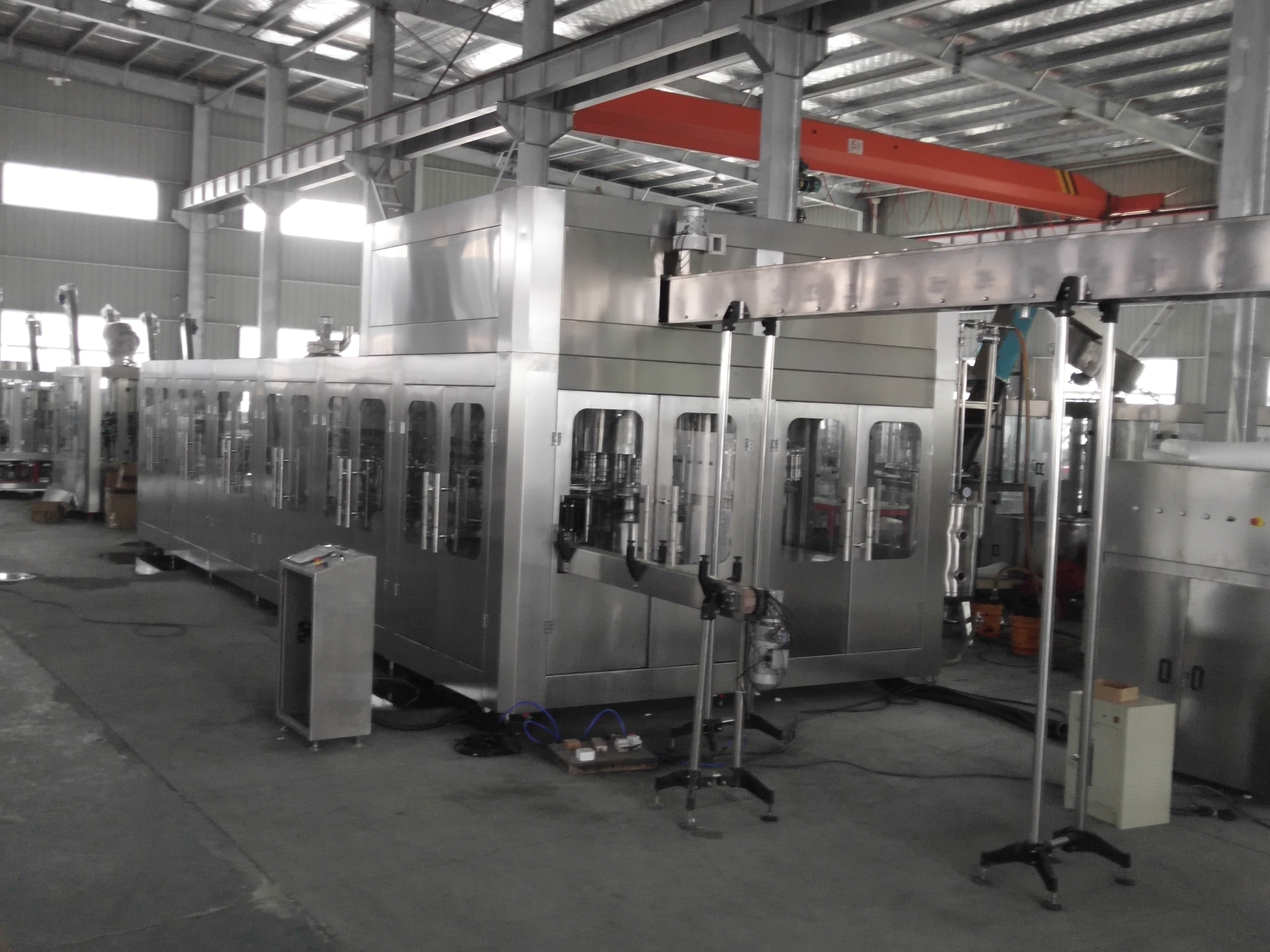 Beverage filling machine